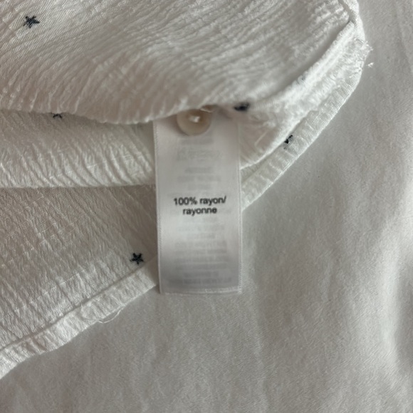 Maurices White Star Flutter Sleeve Button Front Top Small - Picture 8 of 9